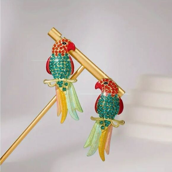 🦜 NEW Betsey Johnson colorful& sparkling parrot earrings 🦜 - Picture 4 of 7